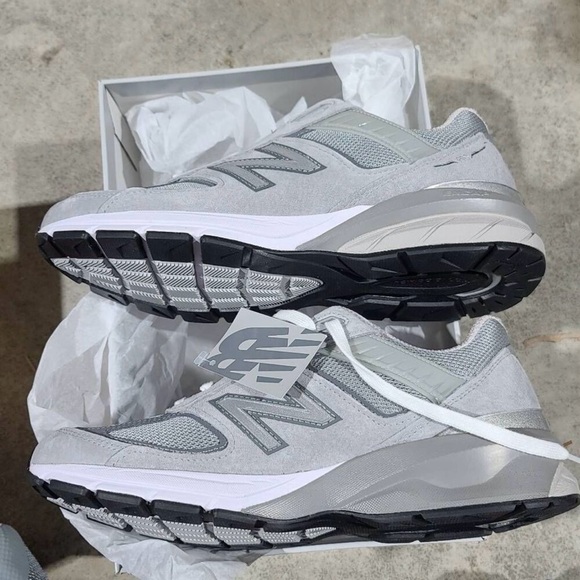 Men’s New Balance 990v5 Sneakers - Picture 4 of 5